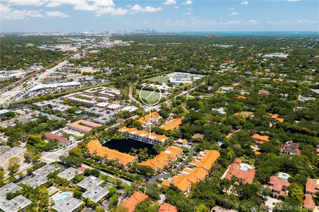 最近售出: $850,000 (2 贝兹, 2 浴室, 2815 平方英尺)