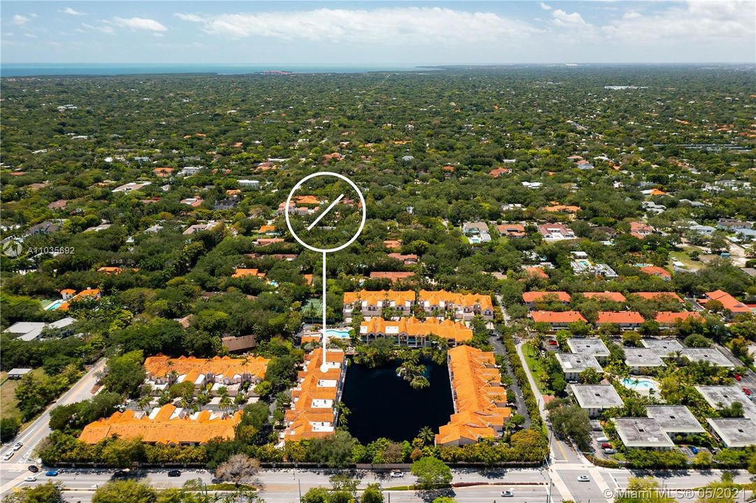 最近售出: $850,000 (2 贝兹, 2 浴室, 2815 平方英尺)