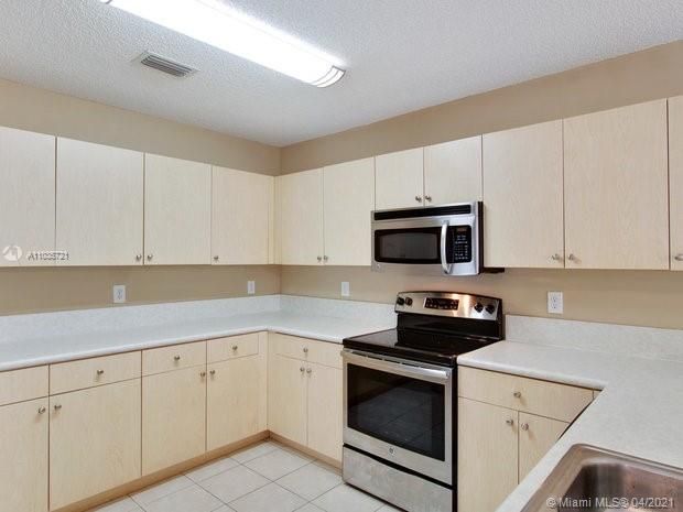Recently Rented: $2,620 (3 beds, 2 baths, 1815 Square Feet)