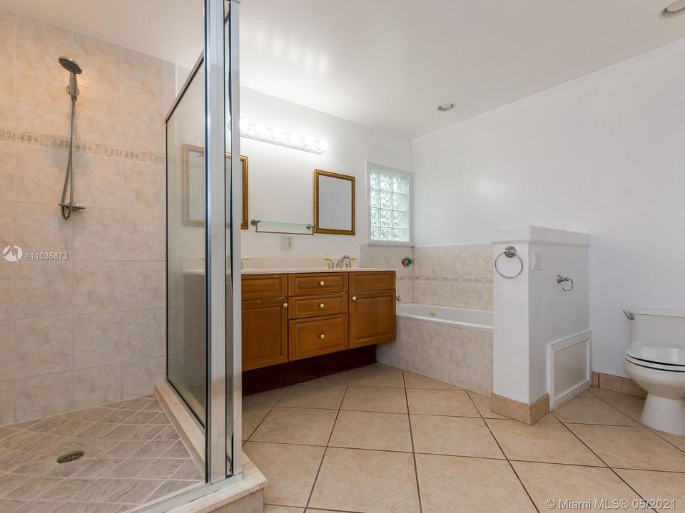 最近售出: $745,000 (3 贝兹, 2 浴室, 2262 平方英尺)