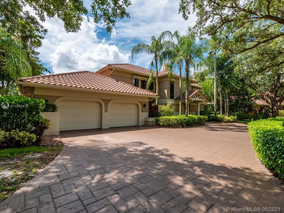 Recently Sold: $1,200,000 (5 beds, 4 baths, 4735 Square Feet)