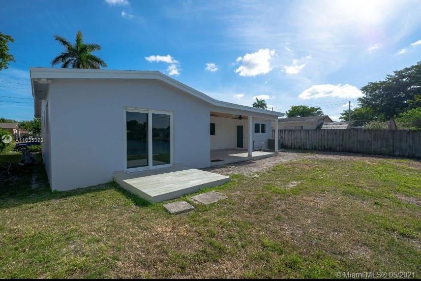Recently Sold: $430,000 (3 beds, 2 baths, 1449 Square Feet)