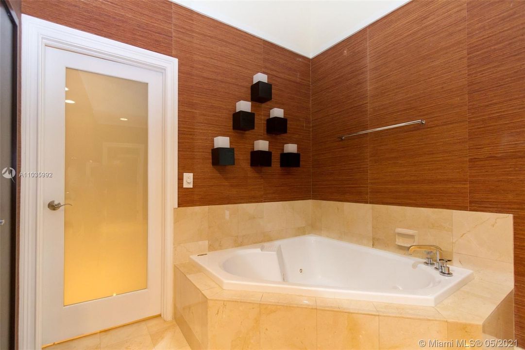 最近租的: $10,500 (3 贝兹, 3 浴室, 3310 平方英尺)