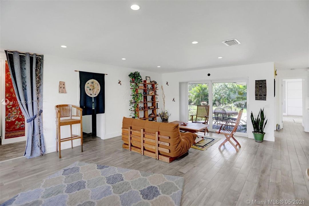 Recently Sold: $575,000 (3 beds, 2 baths, 1569 Square Feet)