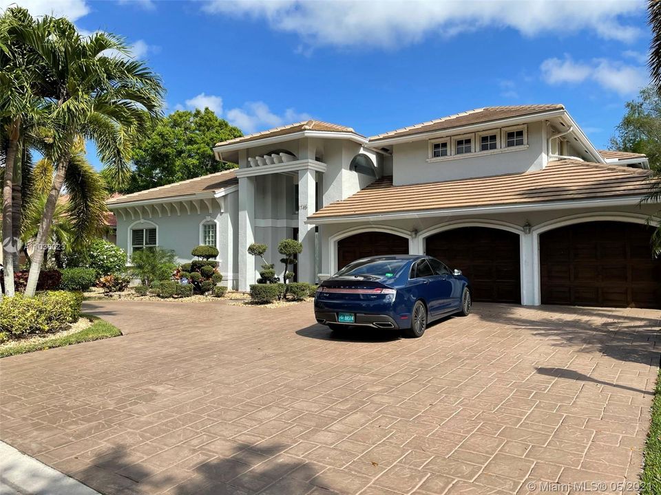 Recently Sold: $885,000 (5 beds, 4 baths, 3163 Square Feet)