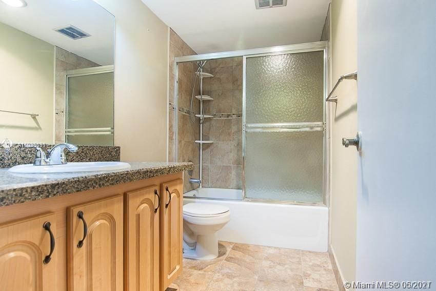 最近售出: $210,000 (3 贝兹, 2 浴室, 1590 平方英尺)