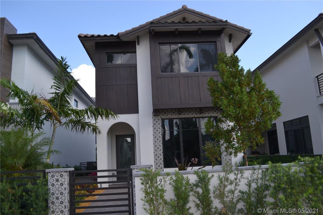 Recently Sold: $810,000 (3 beds, 3 baths, 0 Square Feet)