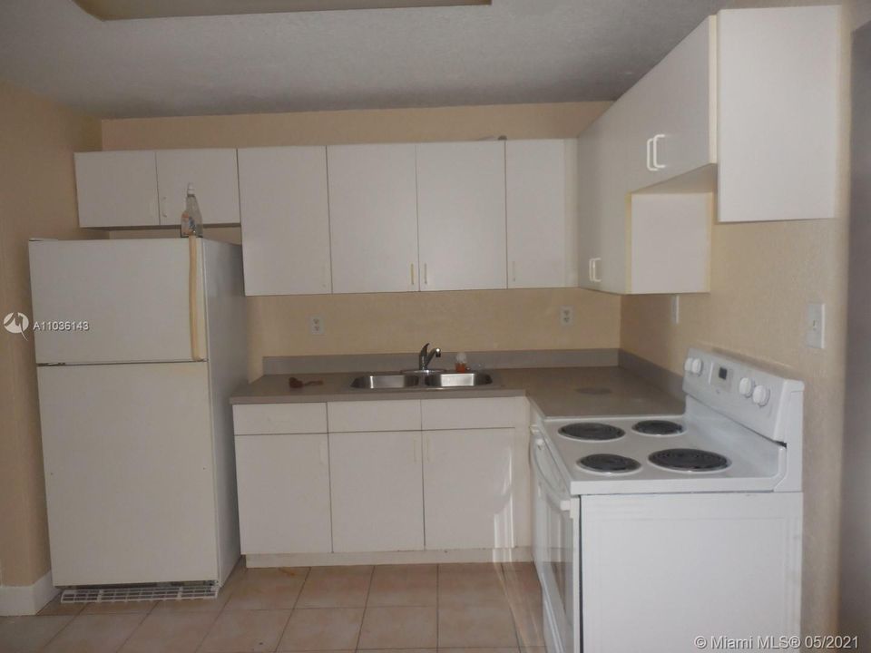 Recently Rented: $1,325 (2 beds, 1 baths, 2414 Square Feet)