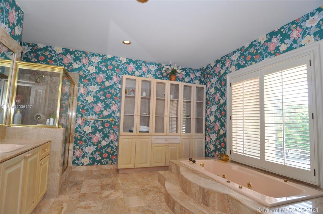 MASTER BATH WITH JACUZZI TUB AND SEPARATE SHOWER