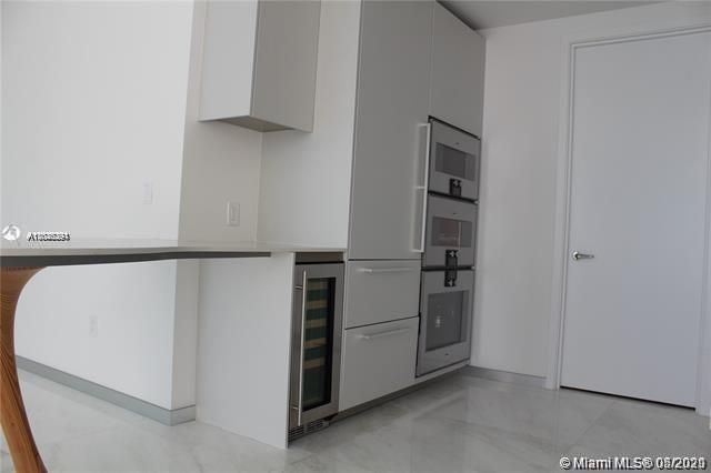 Recently Rented: $9,700 (2 beds, 2 baths, 1704 Square Feet)