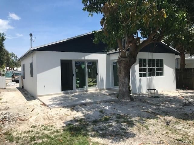 Vendido Recientemente: $629,000 (3 camas, 2 baños, 1814 Pies cuadrados)