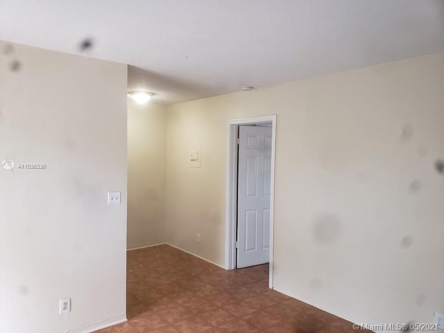 Recently Rented: $1,050 (1 beds, 1 baths, 640 Square Feet)