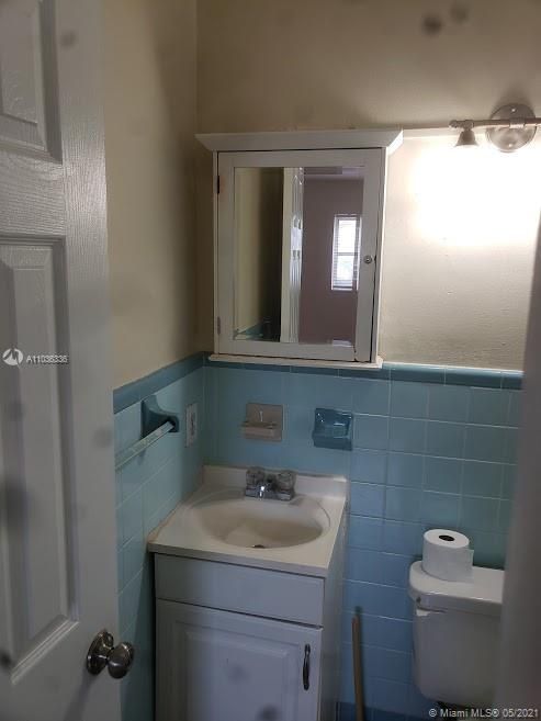 Recently Rented: $1,050 (1 beds, 1 baths, 640 Square Feet)