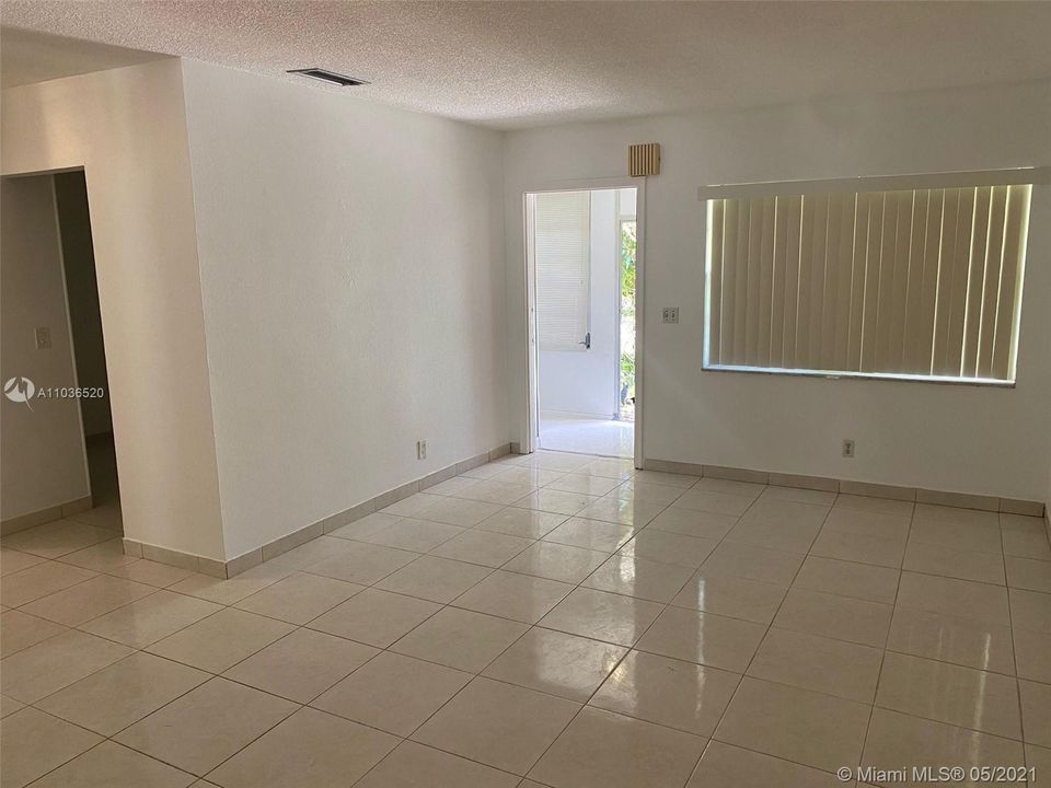 Recently Rented: $1,100 (1 beds, 1 baths, 882 Square Feet)