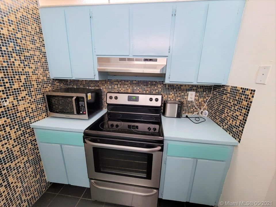Recently Rented: $1,195 (1 beds, 1 baths, 760 Square Feet)