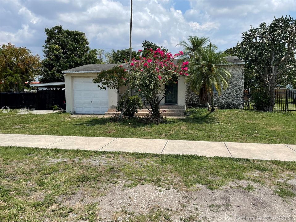 Recently Sold: $269,900 (3 beds, 1 baths, 1030 Square Feet)