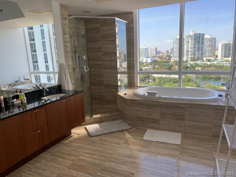 Recently Sold: $1,695,000 (3 beds, 3 baths, 2327 Square Feet)