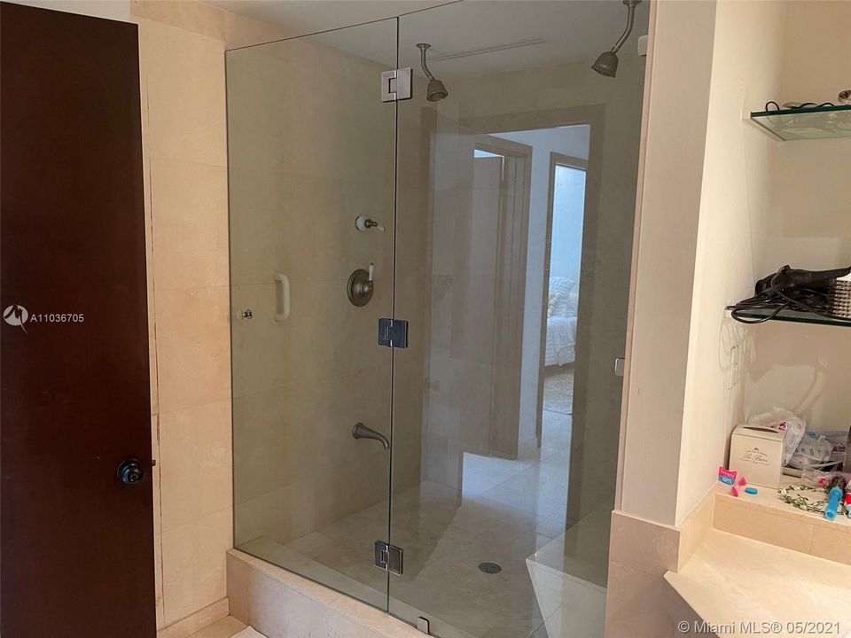 Vendido Recientemente: $2,100,000 (3 camas, 3 baños, 2604 Pies cuadrados)