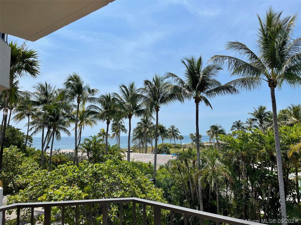Vendido Recientemente: $2,100,000 (3 camas, 3 baños, 2604 Pies cuadrados)