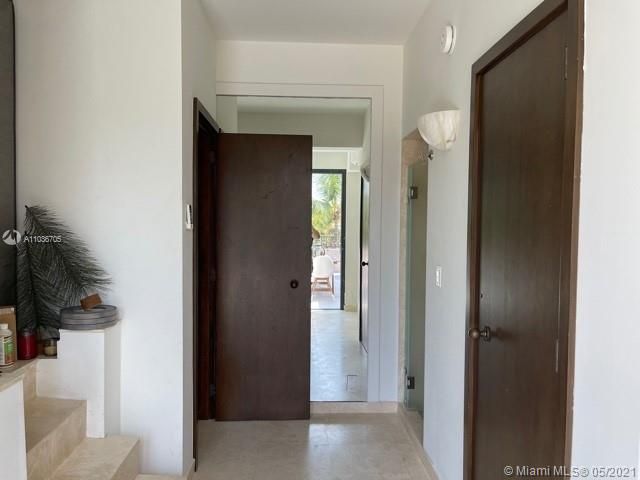 Vendido Recientemente: $2,100,000 (3 camas, 3 baños, 2604 Pies cuadrados)