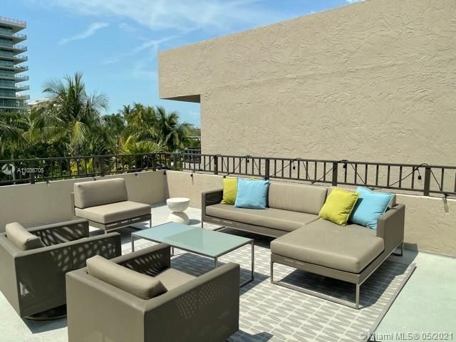 Vendido Recientemente: $2,100,000 (3 camas, 3 baños, 2604 Pies cuadrados)