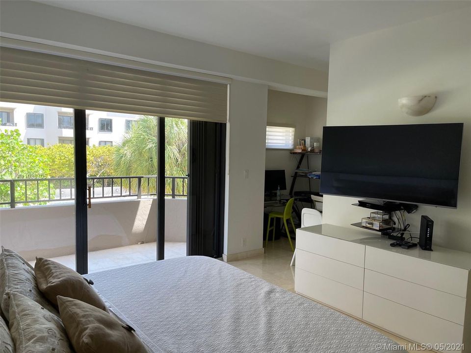 Vendido Recientemente: $2,100,000 (3 camas, 3 baños, 2604 Pies cuadrados)