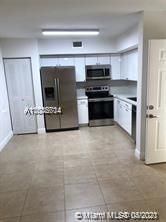 Recently Rented: $1,600 (2 beds, 1 baths, 749 Square Feet)