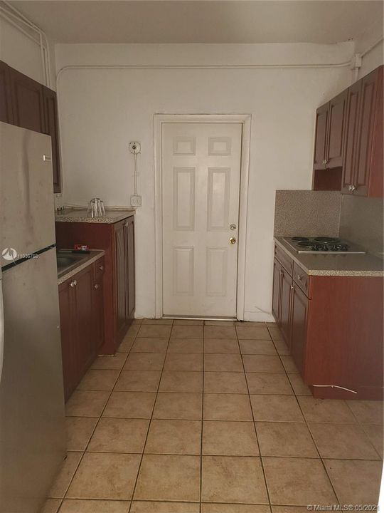 Recently Rented: $800 (0 beds, 1 baths, 450 Square Feet)