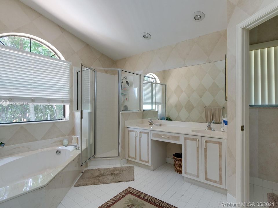 最近售出: $550,000 (3 贝兹, 2 浴室, 1842 平方英尺)