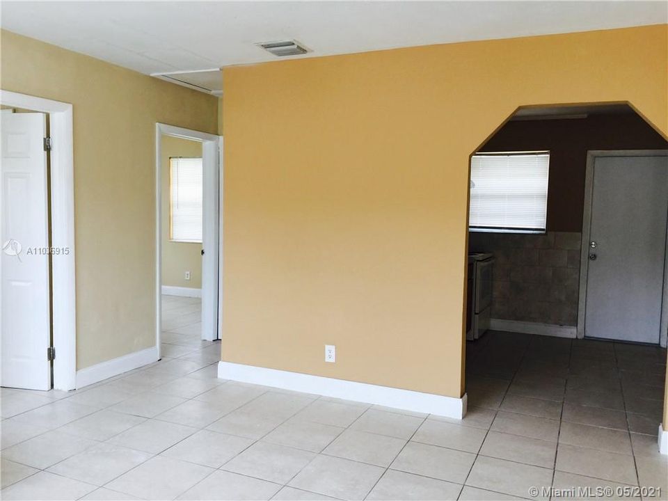 Recently Rented: $1,200 (2 beds, 1 baths, 2006 Square Feet)