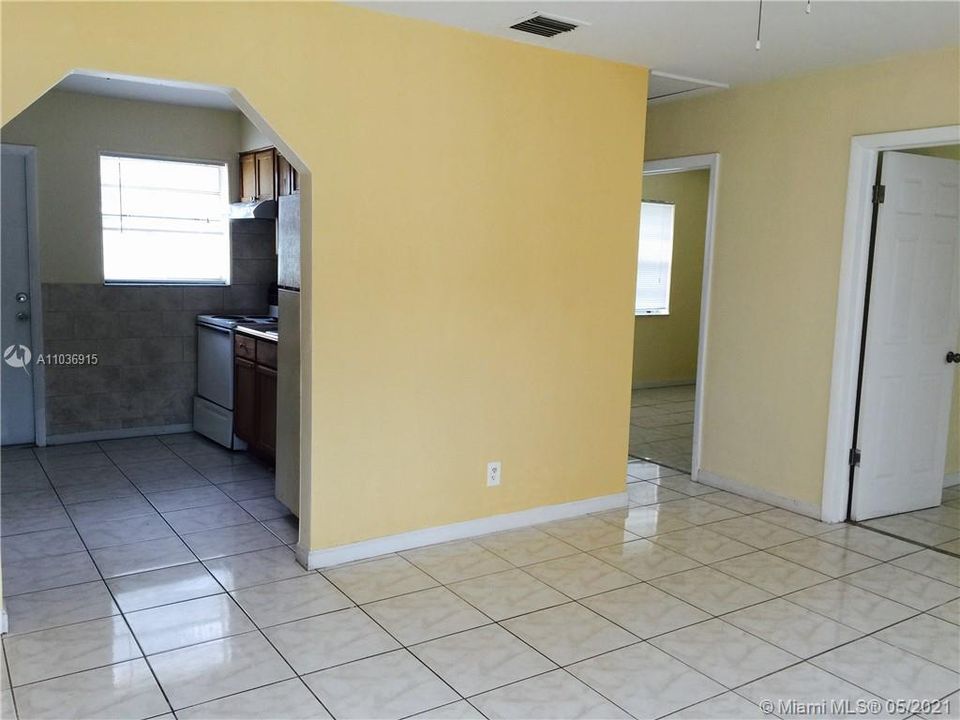 Recently Rented: $1,200 (2 beds, 1 baths, 2006 Square Feet)