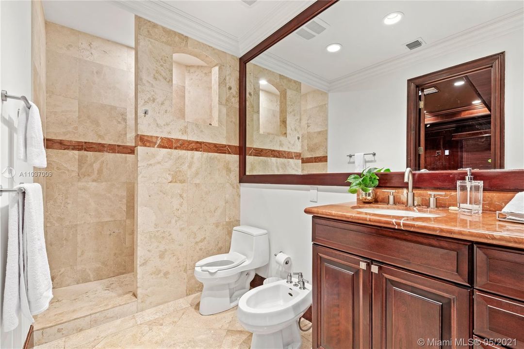 最近租的: $80,000 (5 贝兹, 5 浴室, 5392 平方英尺)