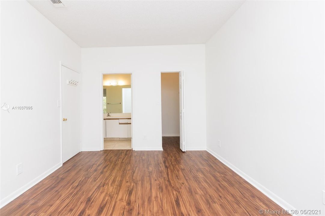 Recently Rented: $1,199 (1 beds, 1 baths, 605 Square Feet)