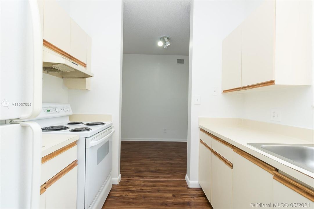 Recently Rented: $1,199 (1 beds, 1 baths, 605 Square Feet)