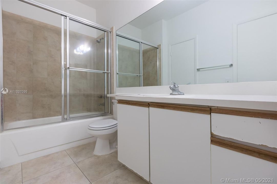 Recently Rented: $1,199 (1 beds, 1 baths, 605 Square Feet)