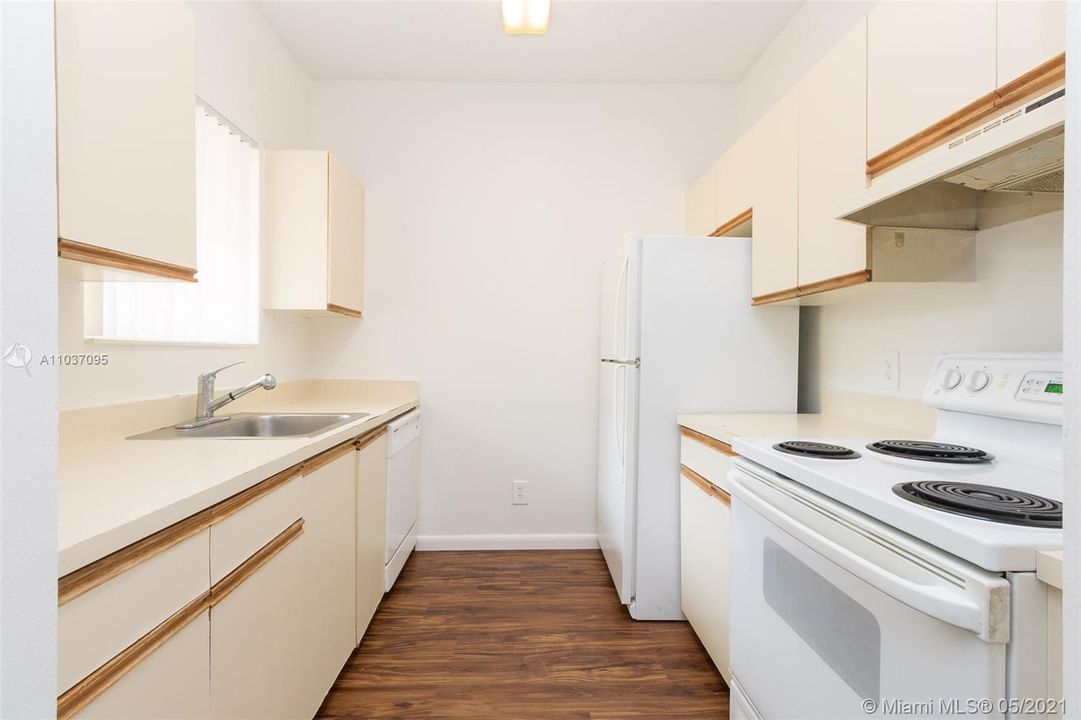 Recently Rented: $1,199 (1 beds, 1 baths, 605 Square Feet)