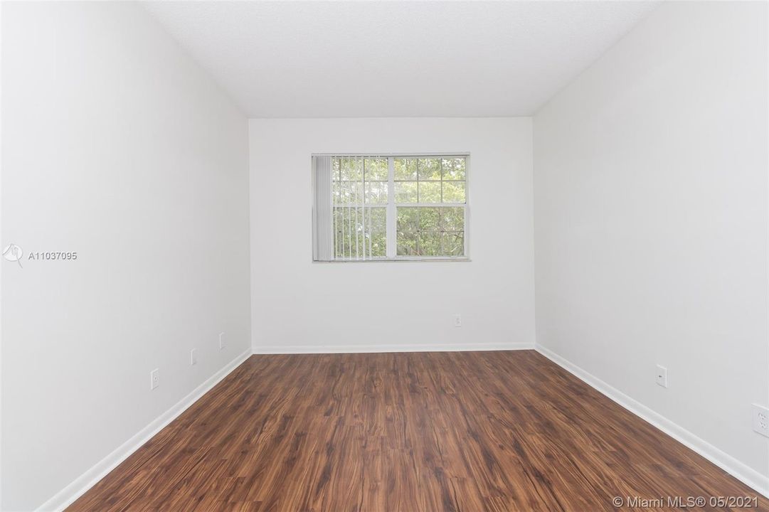 Recently Rented: $1,199 (1 beds, 1 baths, 605 Square Feet)