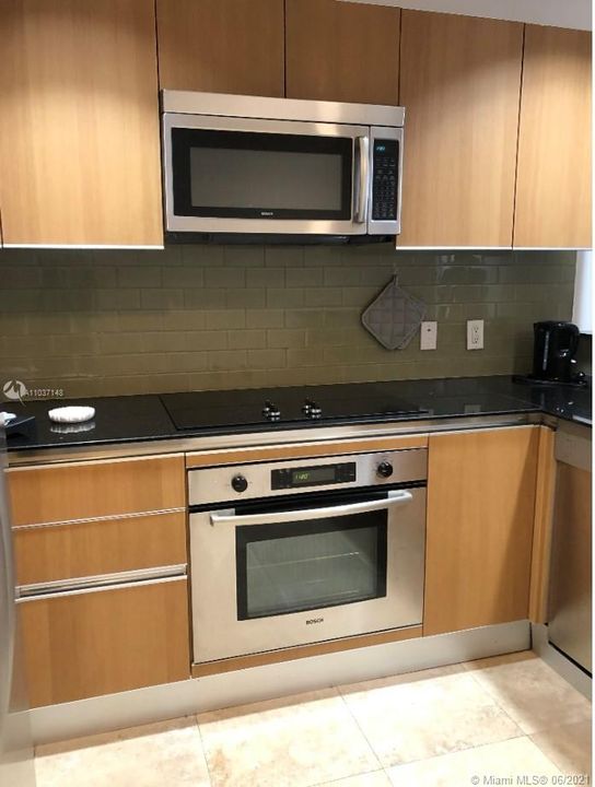 Recently Rented: $2,700 (1 beds, 1 baths, 945 Square Feet)