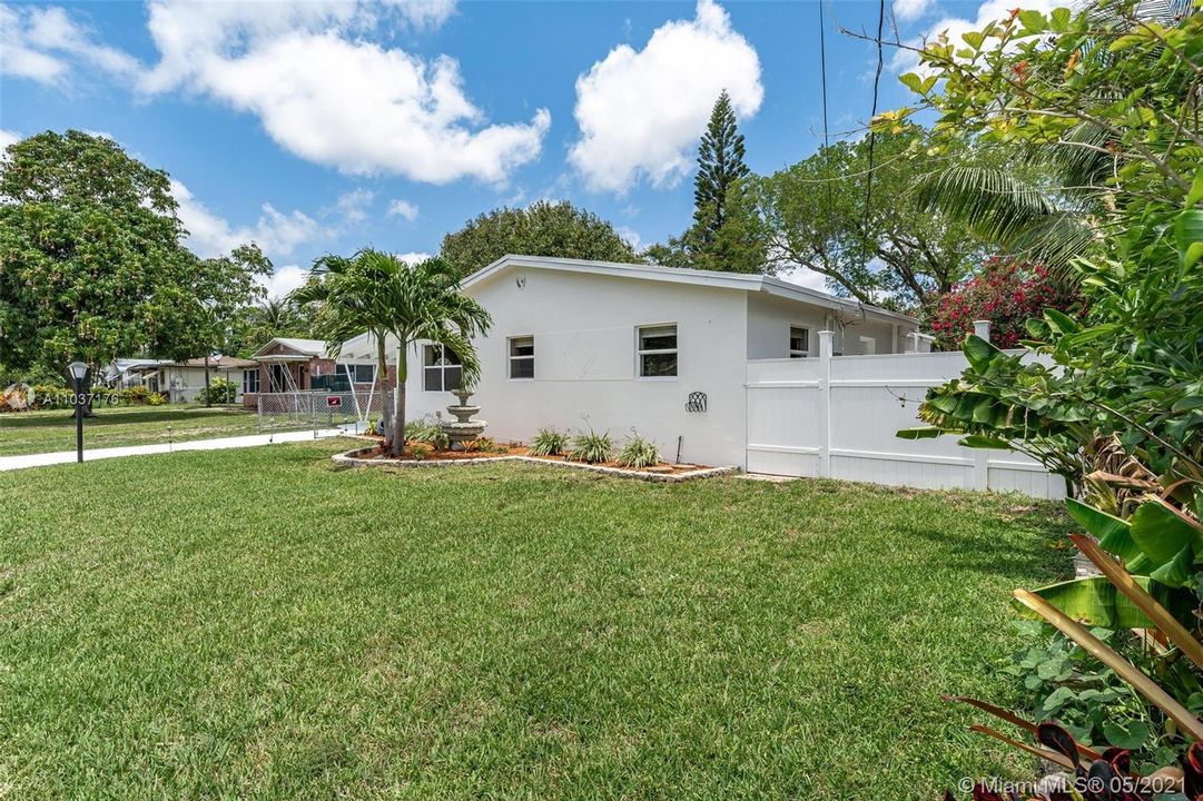Recently Sold: $369,999 (3 beds, 2 baths, 1194 Square Feet)