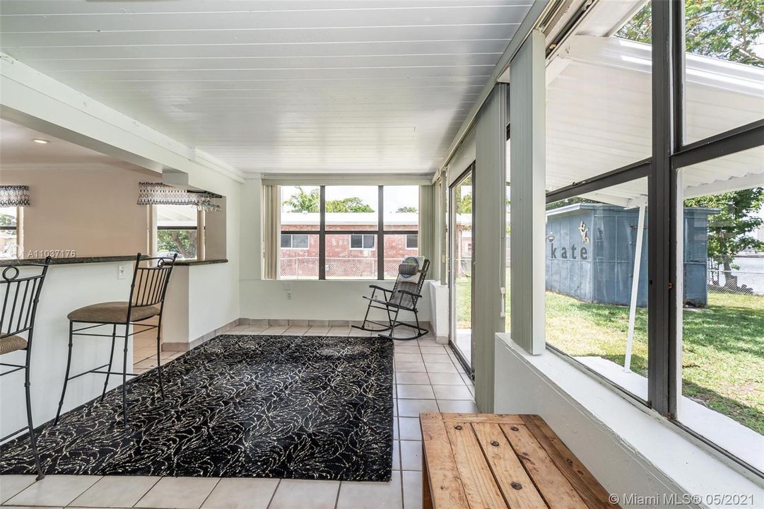 Recently Sold: $369,999 (3 beds, 2 baths, 1194 Square Feet)