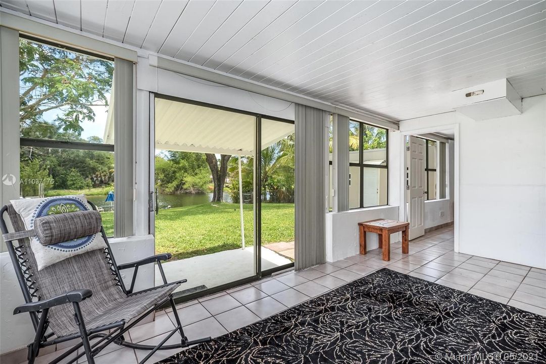 Recently Sold: $369,999 (3 beds, 2 baths, 1194 Square Feet)