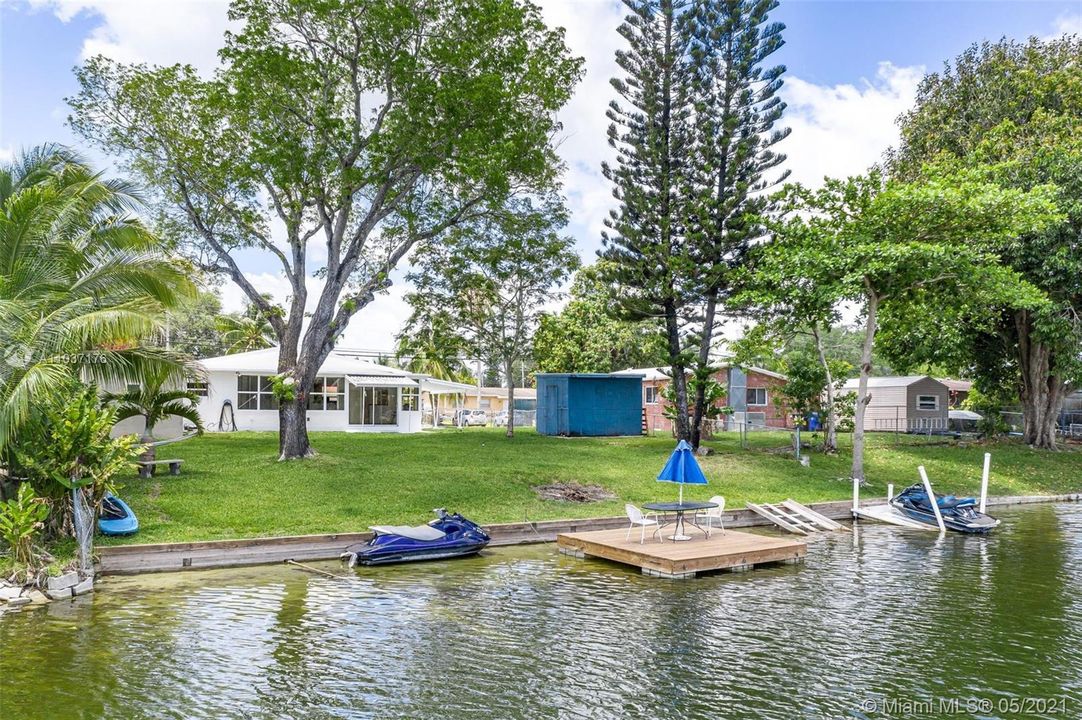 Recently Sold: $369,999 (3 beds, 2 baths, 1194 Square Feet)