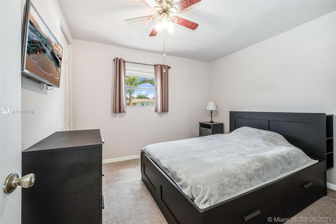 2nd bedroom