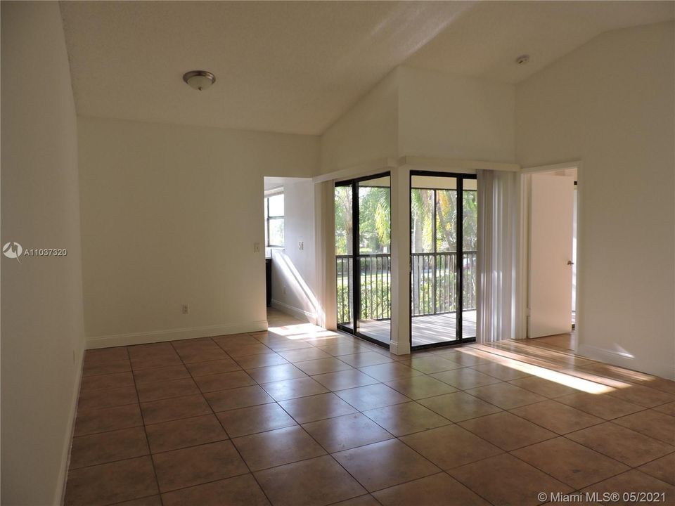 Recently Rented: $1,175 (1 beds, 1 baths, 685 Square Feet)