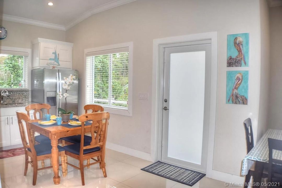 Recently Sold: $660,000 (3 beds, 2 baths, 1005 Square Feet)