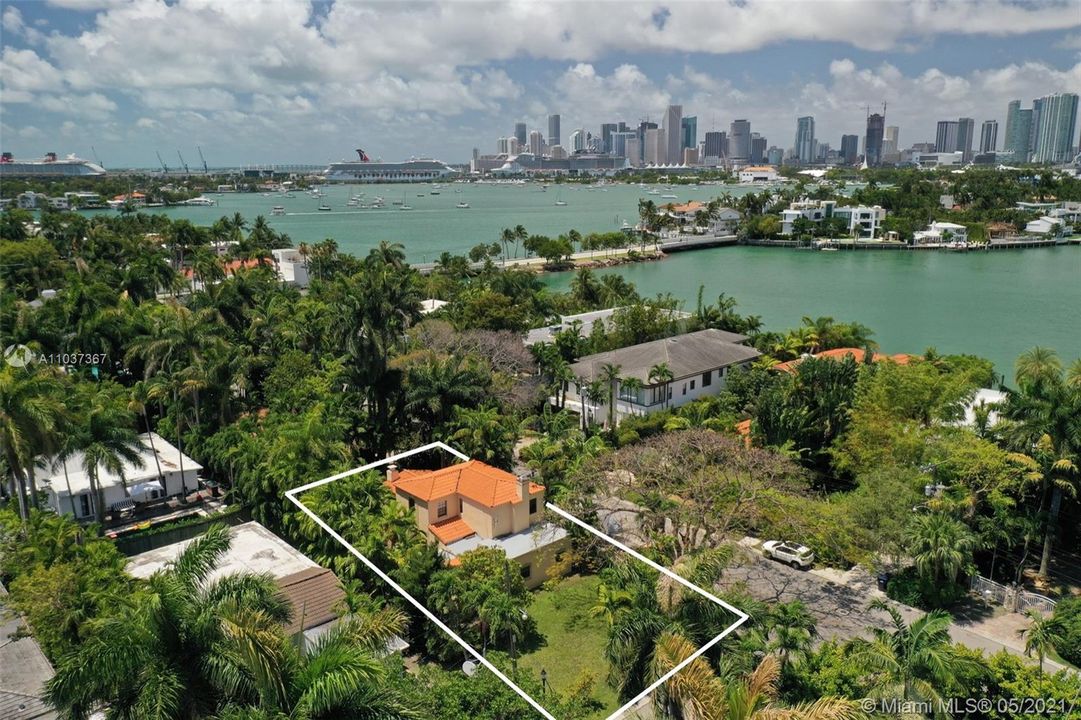 Recently Sold: $1,999,000 (4 beds, 2 baths, 2248 Square Feet)