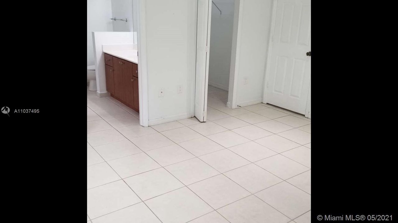 Vendido Recientemente: $299,000 (2 camas, 2 baños, 1518 Pies cuadrados)