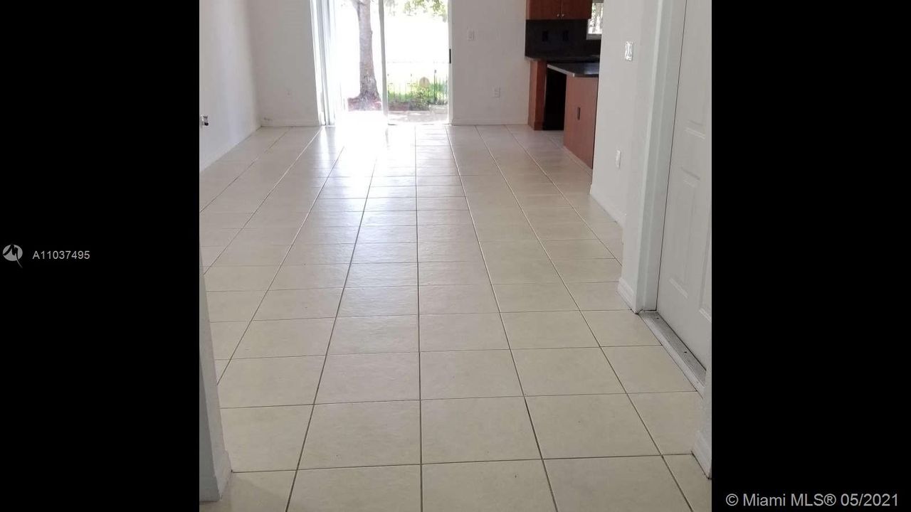 Vendido Recientemente: $299,000 (2 camas, 2 baños, 1518 Pies cuadrados)