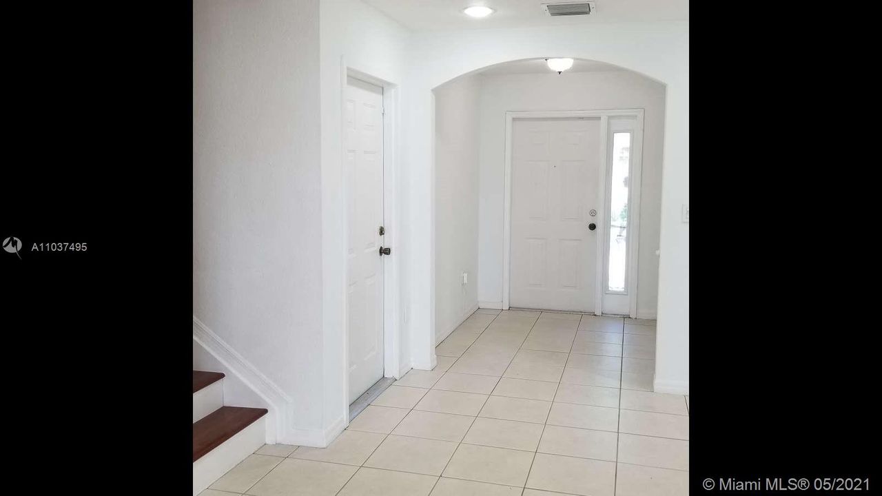 Vendido Recientemente: $299,000 (2 camas, 2 baños, 1518 Pies cuadrados)