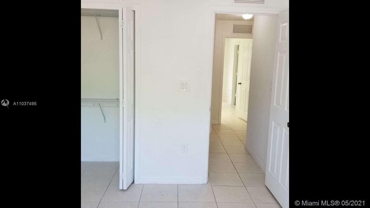 Vendido Recientemente: $299,000 (2 camas, 2 baños, 1518 Pies cuadrados)